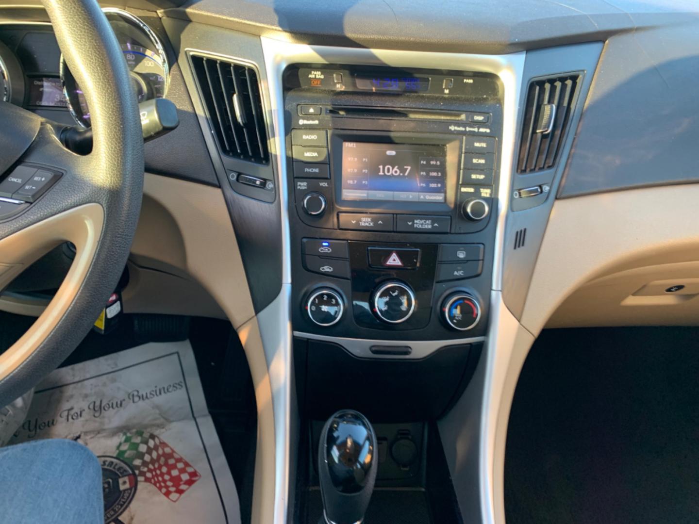 2014 White /Tan Hyundai Sonata (5NPEB4AC9EH) , AUTOMATIC transmission, located at 1830 North Belt Line Road, Irving, TX, 75061, (469) 524-0199, 32.834373, -96.993584 - Photo#11